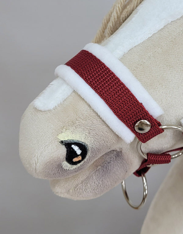 Super Hobby Horse - Hobby Horse A3 riimu valkoisella karvareunuksella ja naruriimu valkoinen-viininpunainen