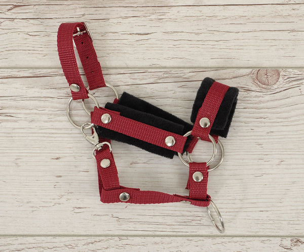 Super Hobby Horse - Hobby Horse A3 -riimu mustalla tekoturkiksella ja naruriimu musta-viininpunainen