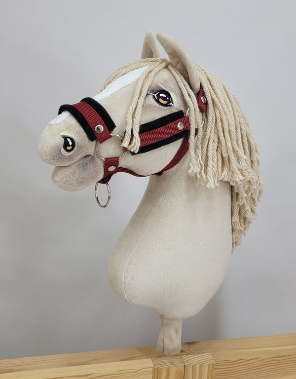 Super Hobby Horse - Hobby Horse A3 -riimu mustalla tekoturkiksella ja naruriimu musta-viininpunainen