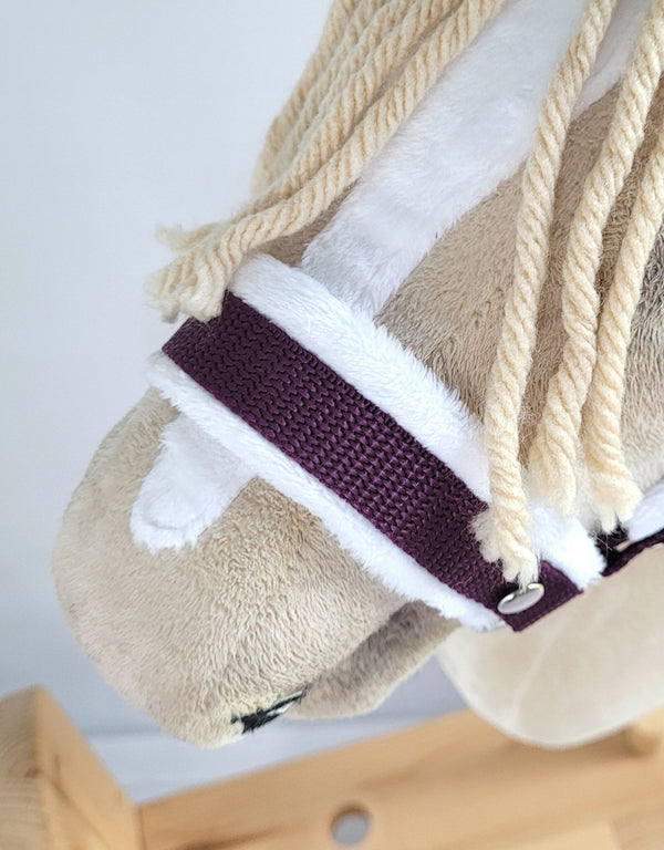Super Hobby Horse - Hobby Horse riimusetti A3 valkoisella tekoturkiksella + narusta tehty riimunnaru valkoinen-luumu