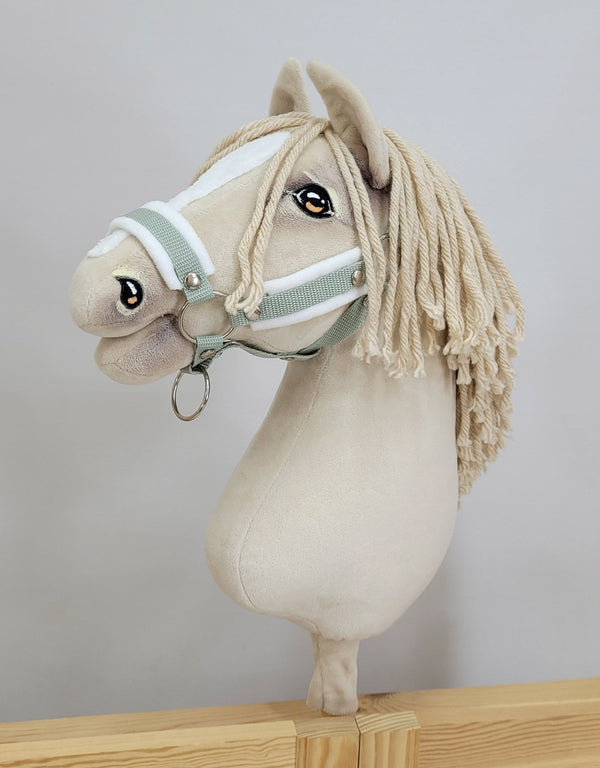 Super Hobby Horse - Hobby Horse A3 riimusetti valkoisella tekokarvalla ja valkoinen-salvia naru riimunnarulla