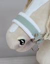 Super Hobby Horse - Hobby Horse A3 riimusetti valkoisella tekokarvalla ja valkoinen-salvia naru riimunnarulla