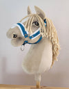 Super Hobby Horse - Hobby Horse riimu A3 valkoisella tekoturkiksella + kiinnitysnaru nyöristä valkoinen-turkoosi