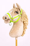 Super Hobby Horse - Säädettävät Hobby Horse A3 -riimut, neonvihreä valkoisella tekoturkiksella