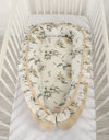 Bobono - Premium vauvan pesä Cocoon röyhelöllä - Clematis beigeällä