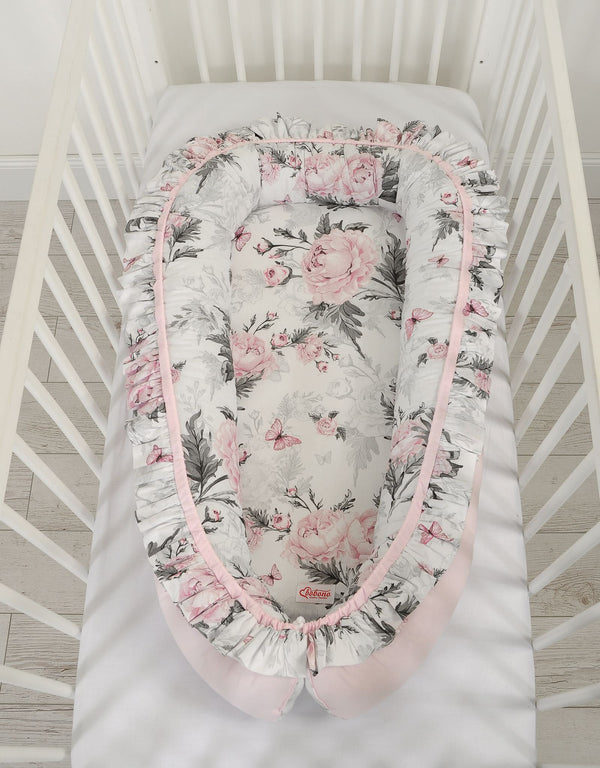 Bobono - Premium Cocoon vauvanpesä röyhelöllä - Romantic Peonies