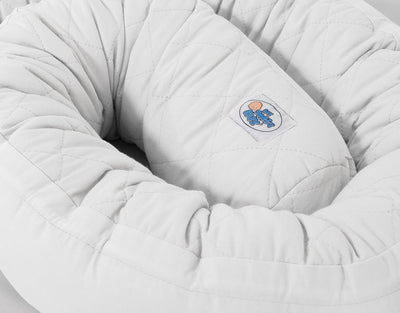 2-in-1 - Unipesä ja reunapehmuste - white