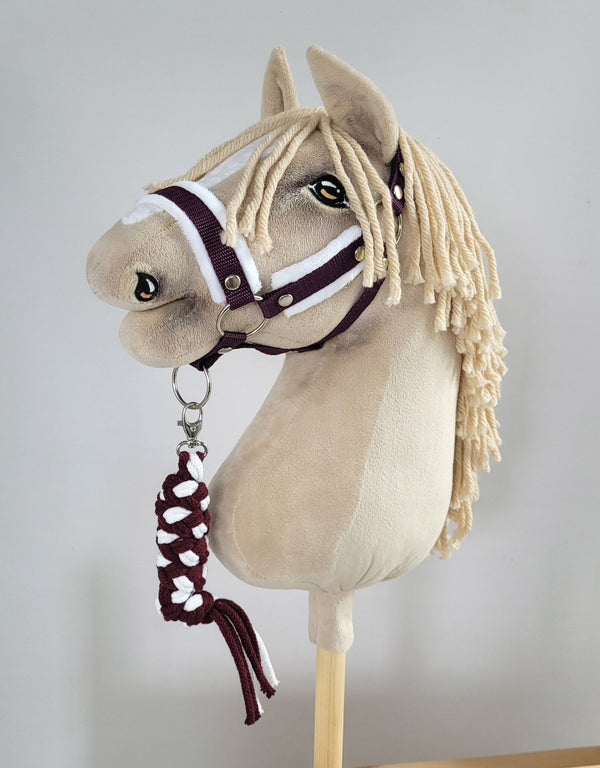 Super Hobby Horse - Hobby Horse riimusetti A3 valkoisella tekoturkiksella + narusta tehty riimunnaru valkoinen-luumu