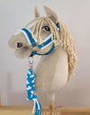 Super Hobby Horse - Hobby Horse riimu A3 valkoisella tekoturkiksella + kiinnitysnaru nyöristä valkoinen-turkoosi