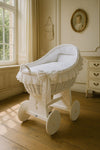 My Sweet Baby - Carina Moses Basket -kehtokori kupukuomulla, valkoinen + valkoiset vuodevaatteet