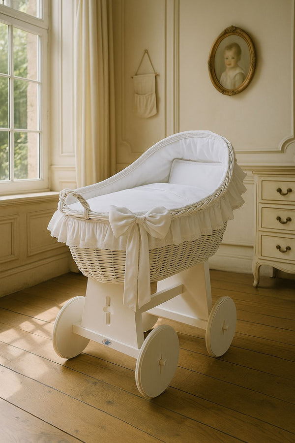 My Sweet Baby - Carina Moses Basket -kehtokori kupukuomulla, valkoinen + valkoiset vuodevaatteet