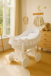 My Sweet Baby - Carina Moses Basket -kehtokori kupukuomulla, valkoinen + valkoiset vuodevaatteet