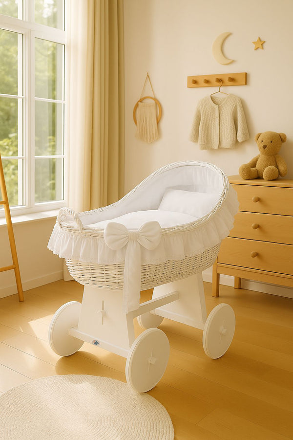 My Sweet Baby - Carina Moses Basket -kehtokori kupukuomulla, valkoinen + valkoiset vuodevaatteet