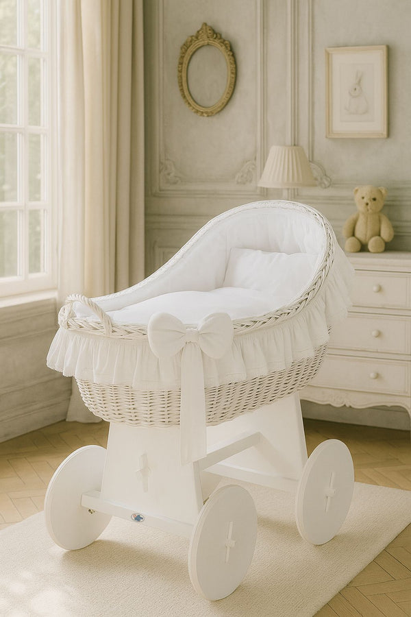 My Sweet Baby - Carina Moses Basket -kehtokori kupukuomulla, valkoinen + valkoiset vuodevaatteet