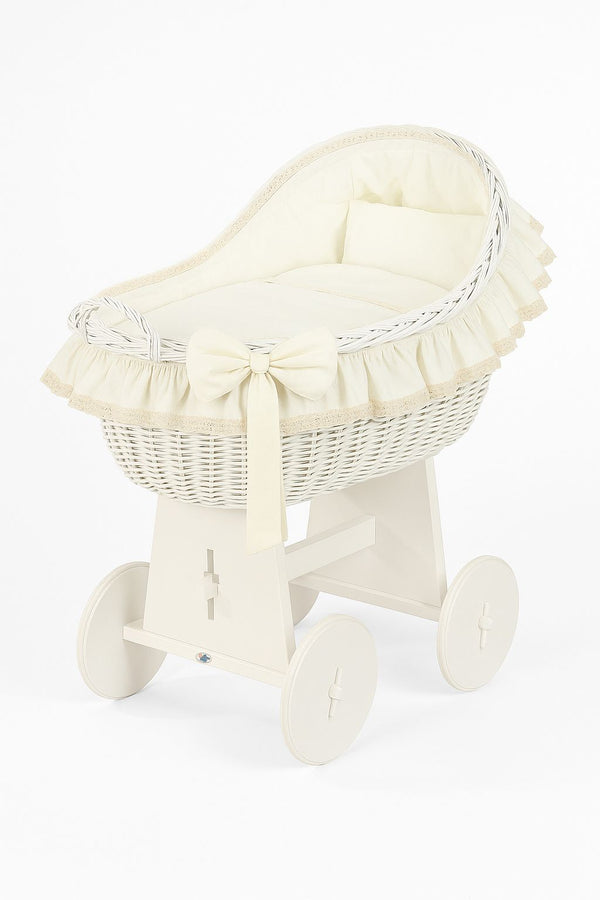 My Sweet Baby - Carina Moses-kori punottu vauvansänky kuomulla - valkoinen + kermanväriset vuodevaatteet