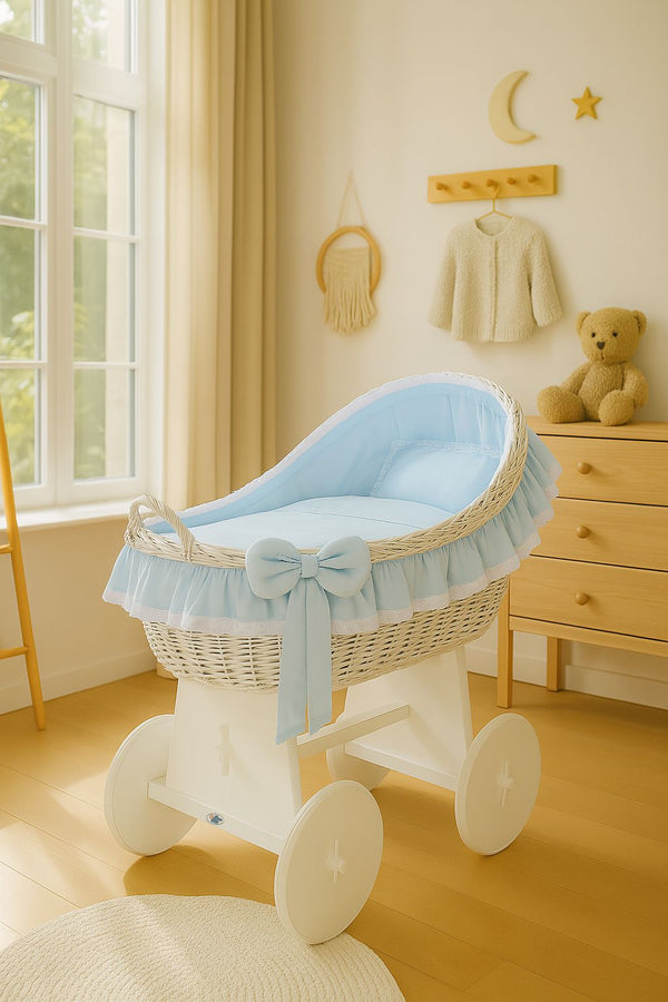 My Sweet Baby - Carina Moses Basket -kehtokori korikuvulla, valkoinen + sininen vuodevaatteet