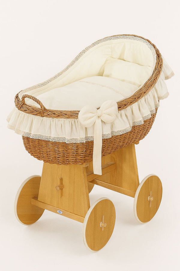 My Sweet Baby - Carina korikehto kuomulla punottua pajua, luonnonvärinen + kermanväriset vuodevaatteet