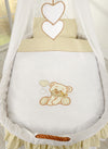 My Sweet Baby - Punoskori verhoiltu kehto karhu rusetilla - luonnollinen + valkoinen vuodevaatesetti