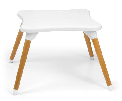 Kuvassa on Beige-värinen 2-in-1 ruokailutuoli, jossa on irrotettava pöytäosa ja pehmustettu istuinosa.