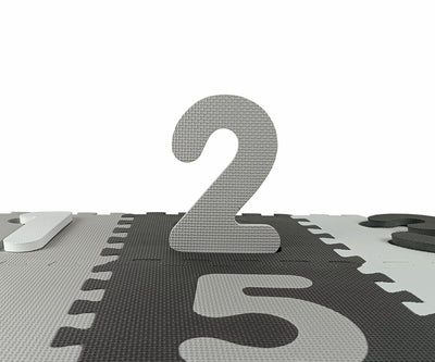Pehmeä vaahtomuovipalapeli, jossa on harmaat numerot 3x3 ruudukossa.