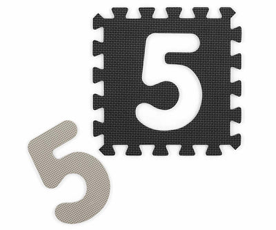 3x3-numeropeli harmaana. Numerot 1-9 palapelin paloissa.