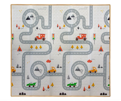 Mata-piankowa-skladana Play Happy Zoo, t1. Kuvassa näkyy värikäs ja eläinkuvioinen leikkimatto, joka on taitettu puoliksi.