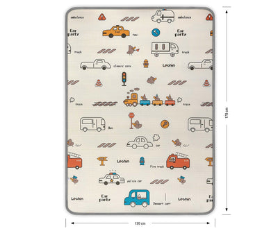 Kääritty vaahtomuovimatto, jossa on lapsiystävällinen kaupunkikuvio.