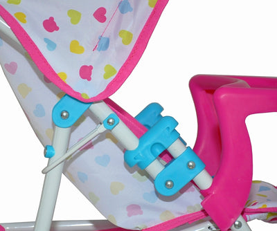 Milly Mally nukkekärry Kate Candy -värisenä. Kärryssä vaaleanpunainen runko, vaaleanpunaiset kankaat ja valkoiset pyörät.