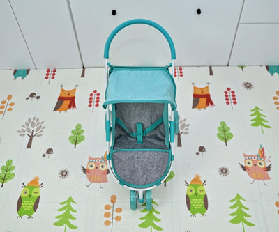 Milly Mally -nukkiksen malli "Susie Prestige Mint" on vaaleanvihreä vaunu, jossa on vaaleanpunaiset yksityiskohdat ja kukkakuvio.