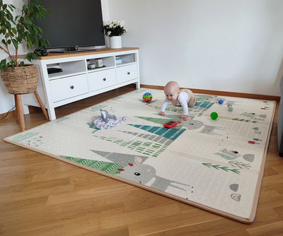Milly Mally -merkkinen taitettava leikkimatto, jossa pehmeä vaaleanpunainen pinta ja kuvioitu kettu.