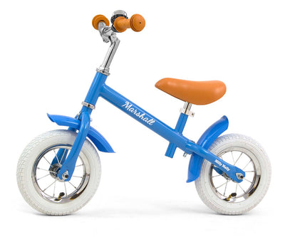 Milly Mally Marshall Air Blue -kävelyfillari lapsille. Vaaleansininen fillari, jossa on punaiset ja valkoiset yksityiskohdat sekä ergonominen muotoilu.