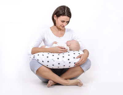Monikäyttöinen ergonominen imetystyyny - cream checkered