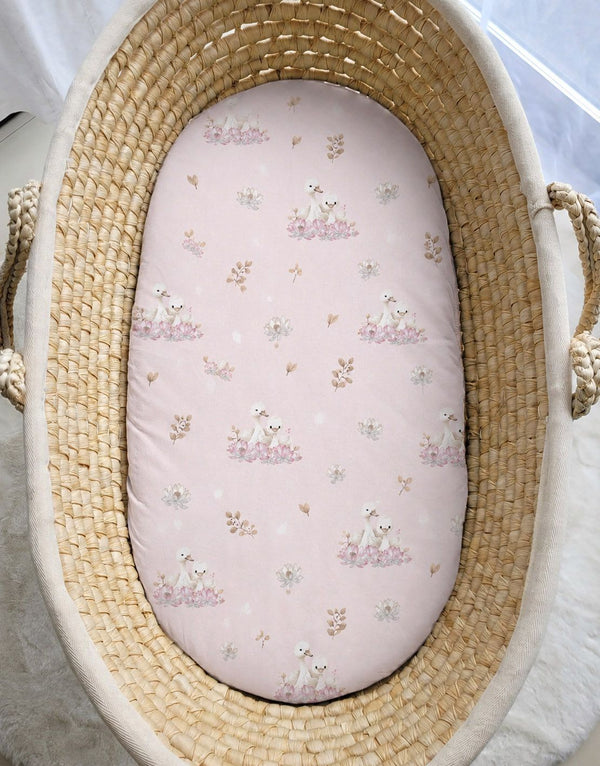 My Sweet Baby - Puuvillainen lakana vaunuihin ja Mooseksen koriin 75x35 cm - Little Swans