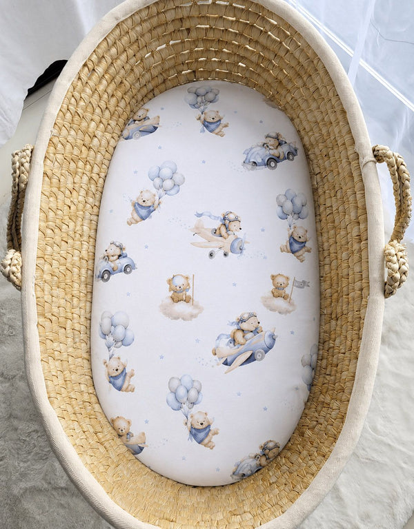 My Sweet Baby - Puuvillalakanaa mooseskorin patjalle 75x35 cm - Sininen taivas karhut