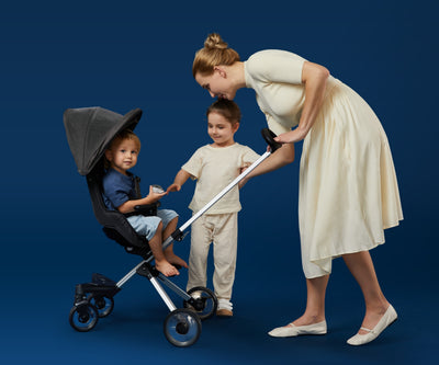 Musta Qplay Easy lastenvaunut 3-in-1 -mallina.
