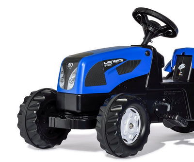 Rolly Toys -merkkinen traktori Rolly Kid Landini -mallistoa, jossa mukana traileri. Tuote on punainen ja valmistettu kestävästä muovista.