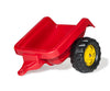Punainen Rolly Toys -traktori lapsille, jossa perävaunu.