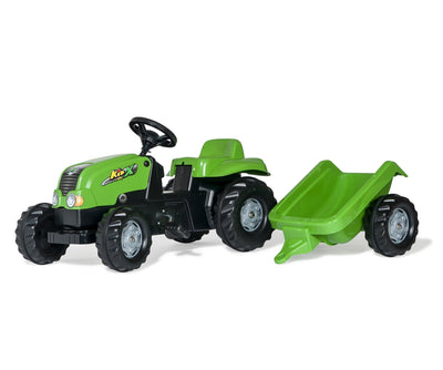 Rolly Toys -merkkinen vihreä traktori leikkikärryllä.