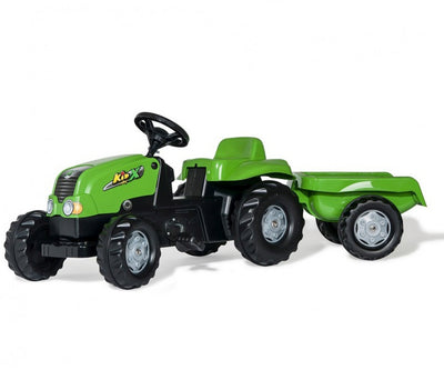 Vihreä Rolly Toys -traktori lasten perävaunulla.
