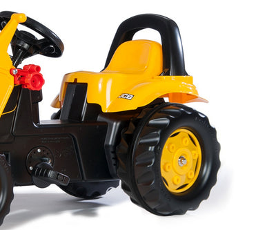 Punainen Rolly Toys JCB -traktori lapsille, jossa on kauha ja perävaunu.
