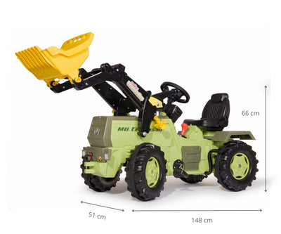 Rolly Toys -merkkinen traktori, malli Rolly Farmtrac Mercedes-Benz, punainen. Traktorin mukana tulee lapiomallinen kauha ja vaihdevipu.
