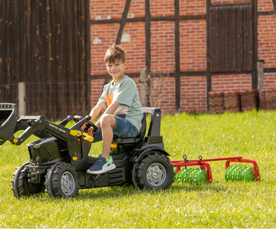 Rolly Toys -merkkinen Waly Rolly Cambridge -traktori, punainen ja musta.