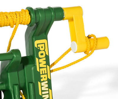 Vihreä Rolly Toys -merkkinen vedettävä leikkimökki pienille lapsille.
