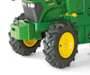 Rolly Toys 710126 -traktori, Rolly Farmtrac John Deere, jossa lapiolla ja pumppupyörillä.
