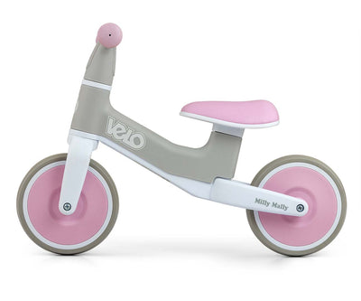 Kuvassa on pinkki lasten juoksuratas Velo, jossa on mustat renkaat ja istuin.