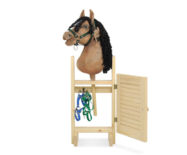Super Hobby Horse - Suuri yksittäinen Hobby Horse -talli ovella