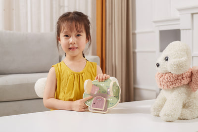 Viga 44088 Polar Bear -puukuvioinen peittopeli, jossa on erilaisia muotoja ja värejä.