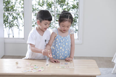 Viga 44507 -puzzle, joka sisältää erilaisia aistien opetteluun liittyviä tehtäviä ja haasteita.