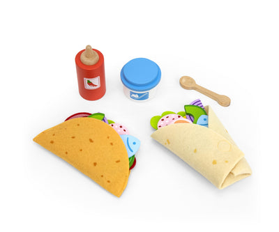 Kuvassa on Viga 44677 -tacovälinesetti, johon kuuluu neljä taco-alustaa, neljä kahvallista kuppia ja kaksi puista työkalua. Tuotteet ovat värikkäitä ja valmistettu kestävästä materiaalista.
