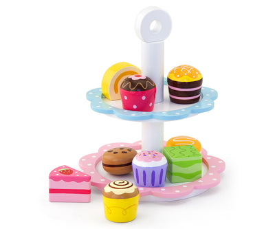 Viga 50046 Teatime jälkiruoka tarjoilualustalla. Jälkiruoka on koristeltu vaaleanpunaisilla ja valkoisilla kukilla. Jälkiruoka tarjoilualustan päällä on kauniisti aseteltu.